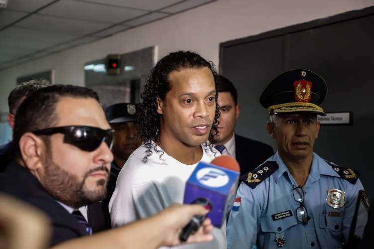 El exjugador brasileño Ronaldo de Assis Moreira, Ronaldinho. Foto: EFE