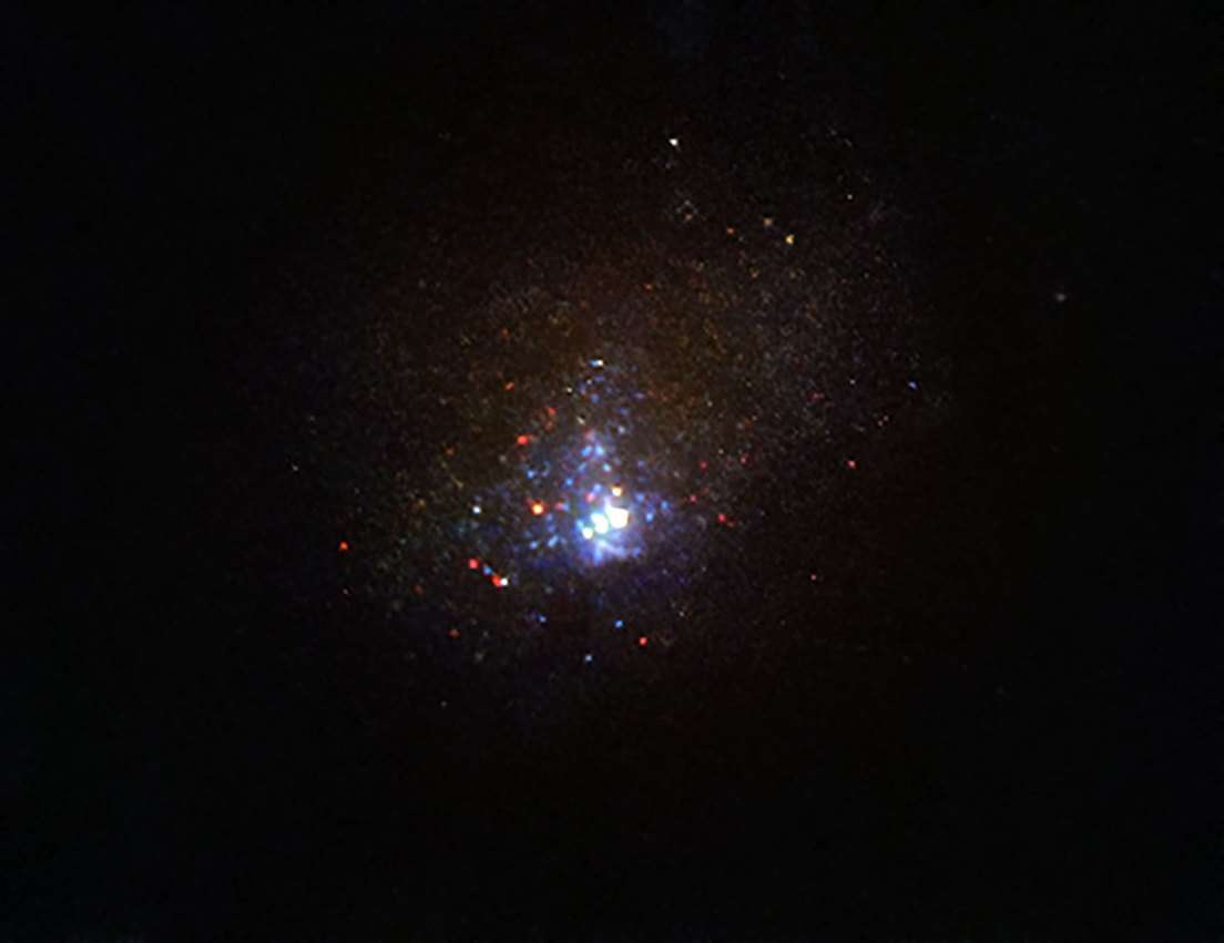 Imagen de la galaxia enana Kinman, también conocida como PHL 293B, tomada por el telescopio Hubble en 2011, antes de la desaparición de la estrella masiva. NASA/ESA/Hubble, J. Andrews (U. Arizona)