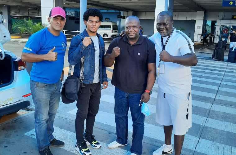 José &#039;El Magnífico&#039; Núñez junto a sus entrenadores José Murillo y José González. Foto: Cortesía