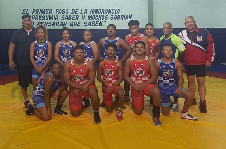 La Selección de Lucha Olímpica de Panamá Juvenil y de Cadetes. Foto: Cortesía