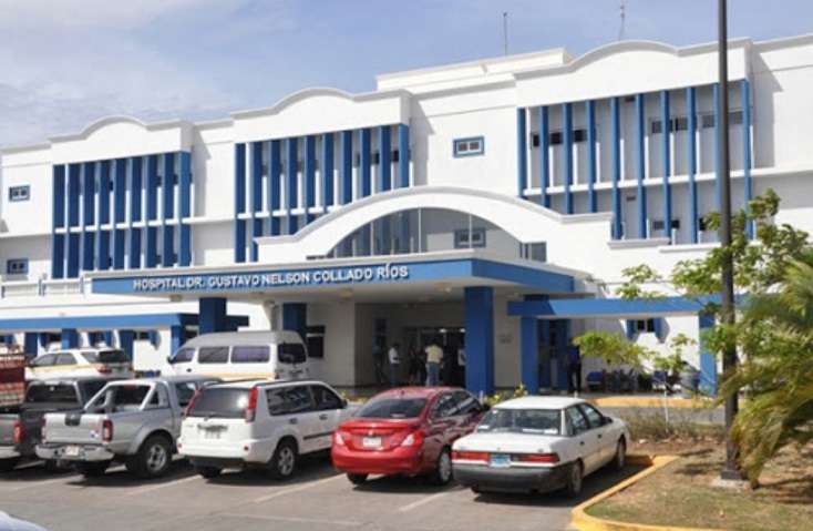 En la imagen aparace una vista general de la parte externa del hospital Gustavo Nelson Collado, ubicado en Chitré.