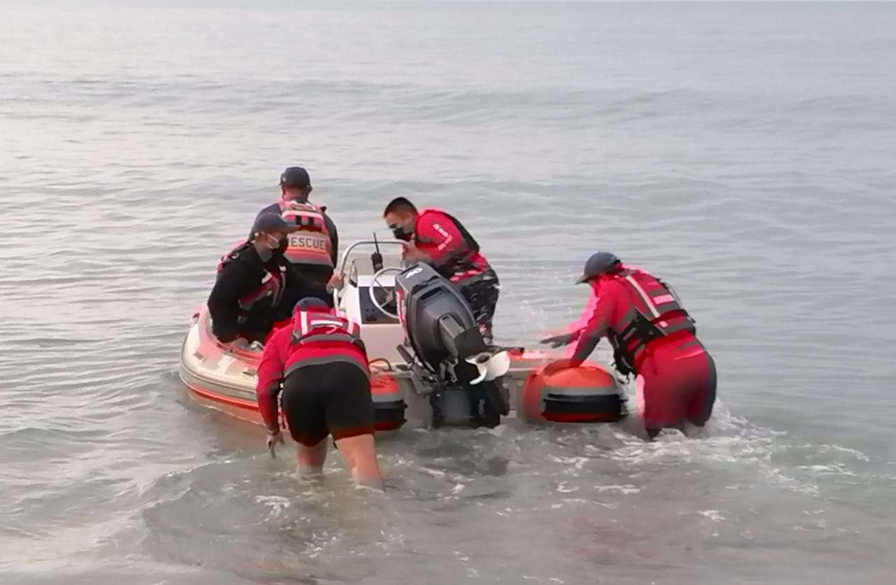 El cuerpo fue ubicado sobre las 4:00 p.m en Playa Canadian, indicó personal de la FTC que participó de los operativos de búsqueda y rescate. 