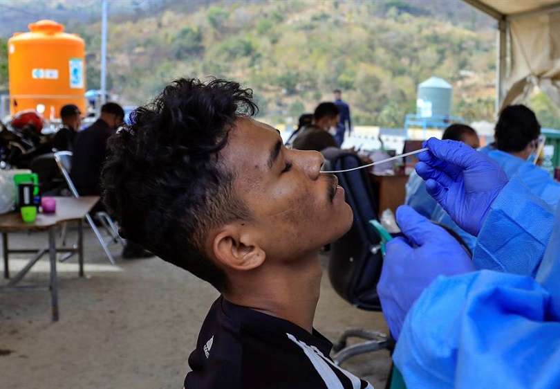 En la última jornada se aplicaron 3,634 nuevas pruebas de las cuales 229 dieron positivo. Foto: EFE