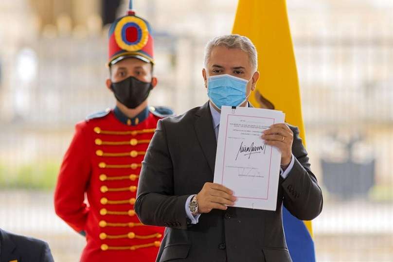 Fotografía cedida por la Presidencia de Colombia del mandatario Iván Duque, este martes durante la sanción de la Ley de Inversión Social en Bogotá (Colombia). EFE