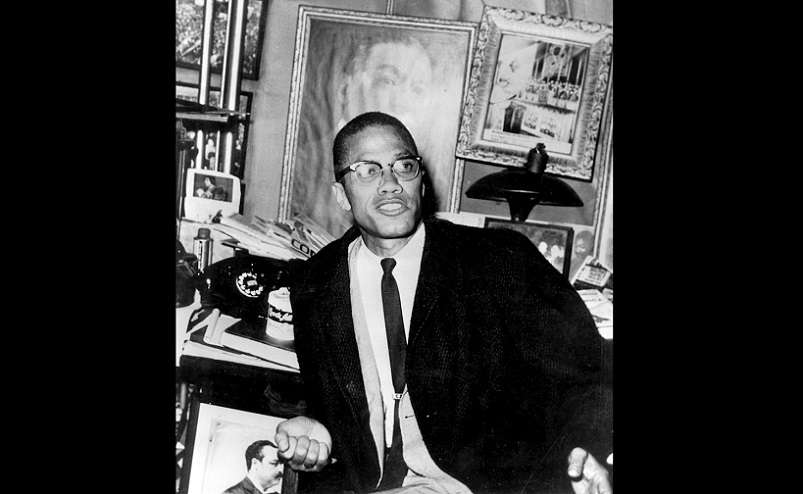 Malcom X, lider del movimiento de los Musulmanes Negros, en una fotografía de archivo. EFE