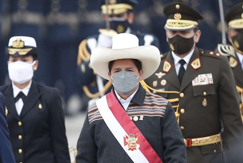 El presidente de Perú, Pedro Castillo (c), en una fotografía de archivo. EFE