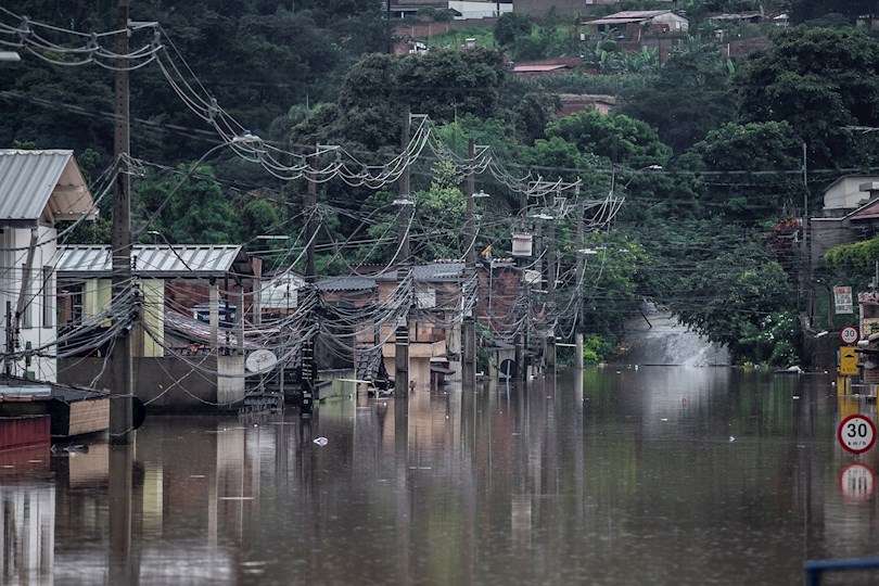 Fotografía de las inundaciones hoy, en Betim (Brasil). 