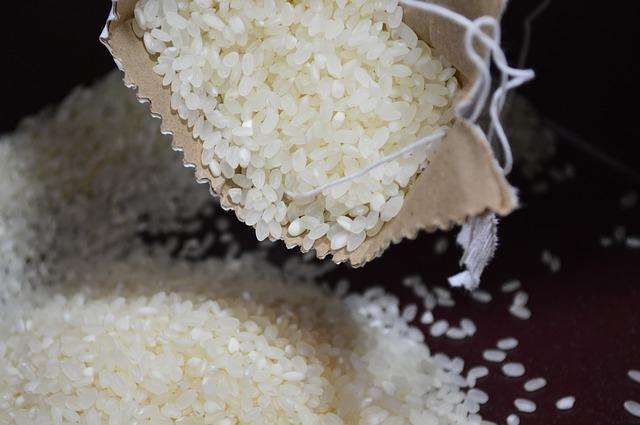 Según cifras oficiales del último inventario físico de arroz, actualmente existe un abastecimiento de este importante de arroz a nivel nacional. Imagen: Pixabay