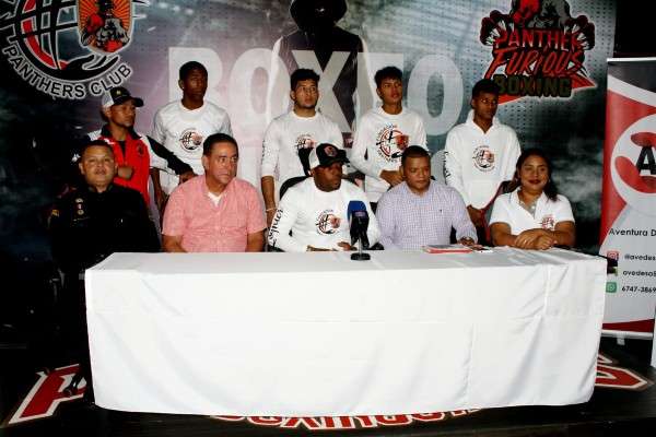Representantes del Phanters Boxing Club ofrecieron una conferencia de prensa. Foto: Víctor Arosemena