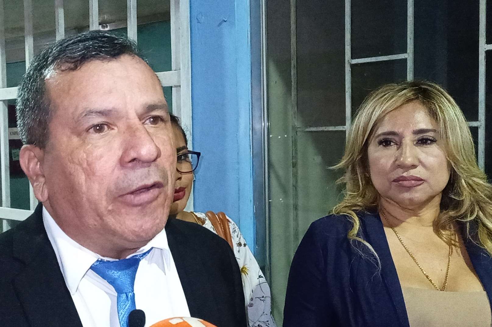 El abogado Roy Navarro y su defendida HR. Nelida Núñez.  (Foto: Eric Montenegro)