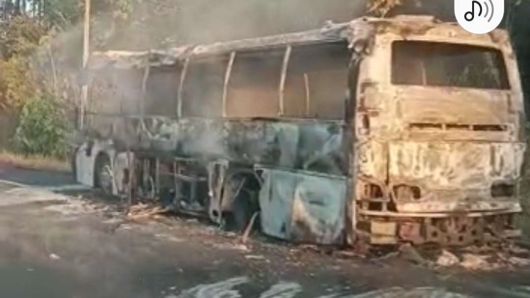 Bus que transportaba migrantes se incendia en Los Ruices, Veragus. No hubo lesionados.