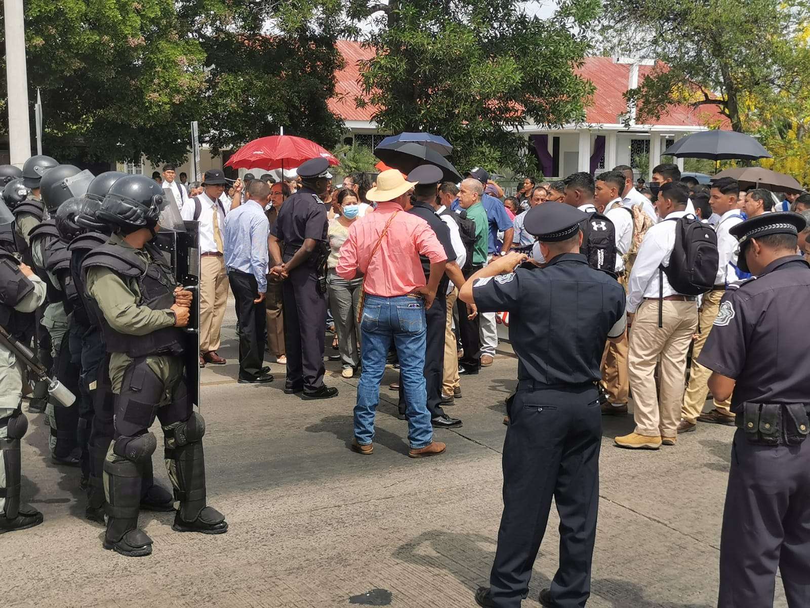 Una manifestación de IPT de Veraguas fue intervenida por unidades de la PN. [Foto: M. Vásquez)