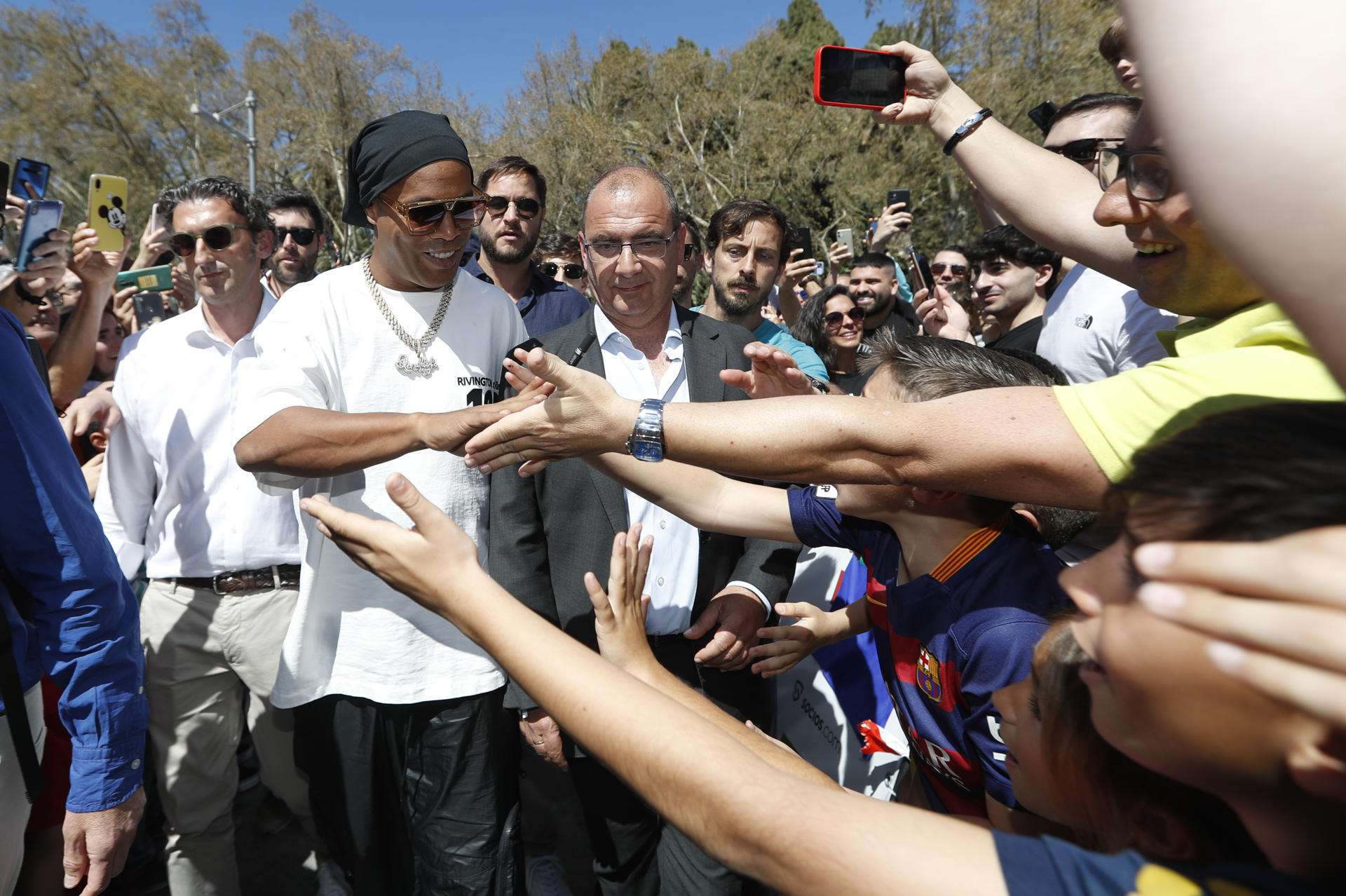 Ronaldinho participa en un encuentro con aficionados en Málaga. /EFE