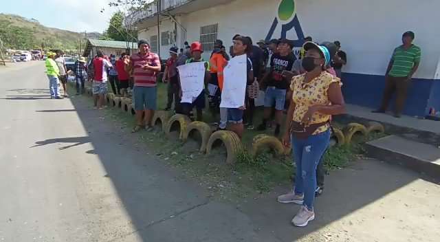 Protesta pacífica por grupo de recicladores.