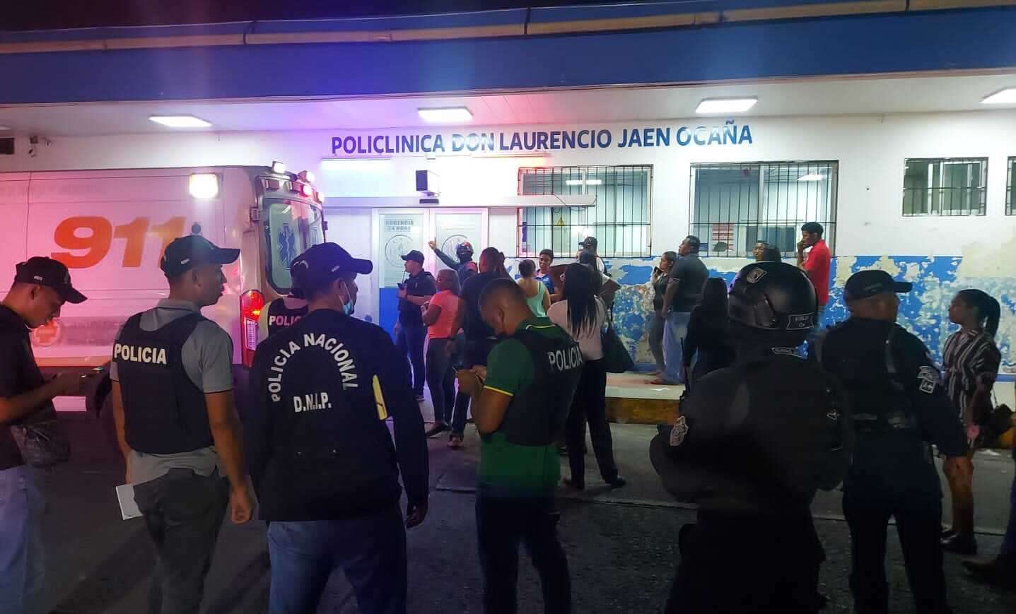 Los heridos fueron trasladados para atención médica en la policlínica de Sabanitas.