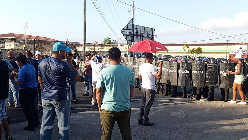 Los manifestantes fueron bloqueados en la intersección de la vía que conduce hacia Puerto Caimito y La Mitra. 