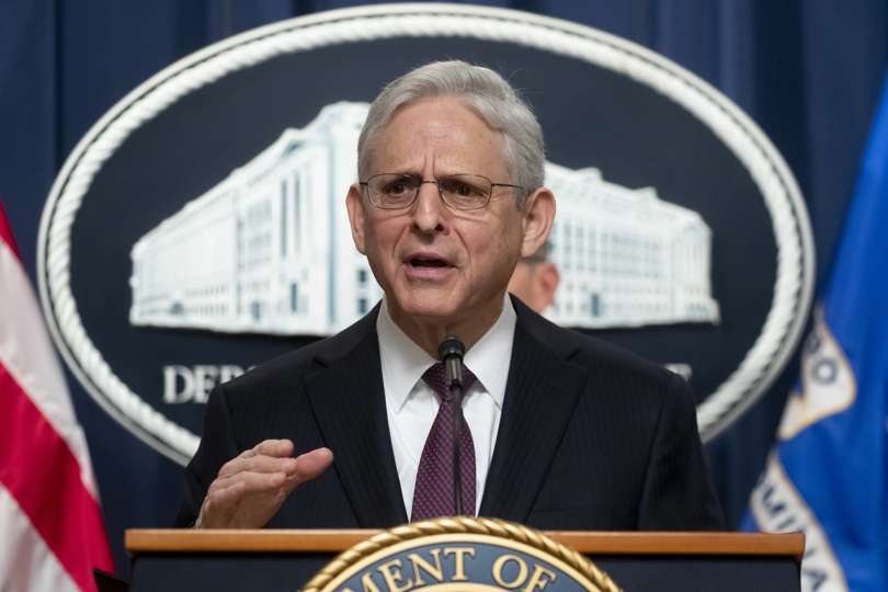 El fiscal general de Estados Unidos, Merrick Garland, habla en conferencia de prensa en el Departamento de Justicia, en Washington (EE.UU.), este 14 de abril de 2023. EFE