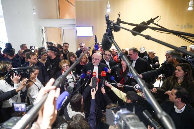 Abogados del proceso contra Air France y Airbus seguido en París hablan a la prensa tras el veredicto absolutorio para ambas compañías. EFE
