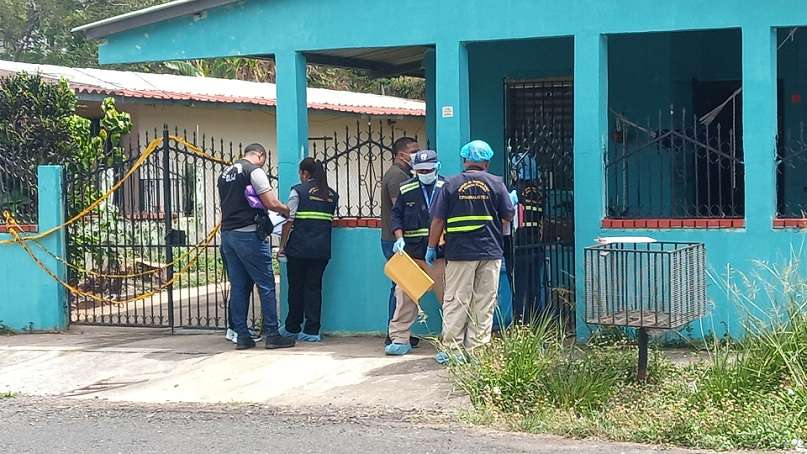 La víctima, de nacionalidad venezolana, fue trasladado por su victimaria al cuarto de urgencia del hospital regional Nicolás A Solano, donde falleció.