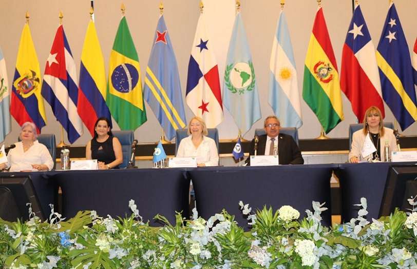 Encuentro Interparlamentario de Integración de América Latina y el Caribe con parlamentarios.