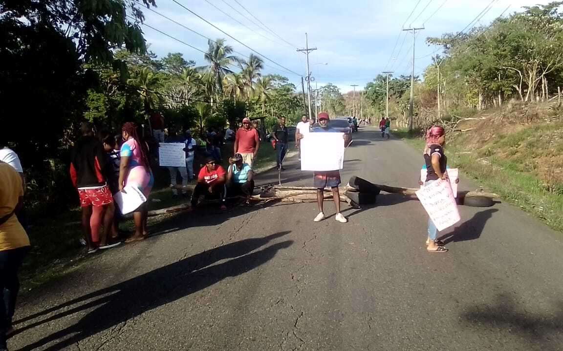 Protesta por pobladores de María Chiquita. Quieren trabajo.