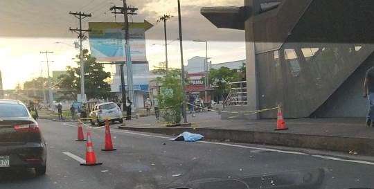 Escena del accidente de tránsito a la altura de estación del metro en Pedregal.  (Foto: Tráfico Panamá)