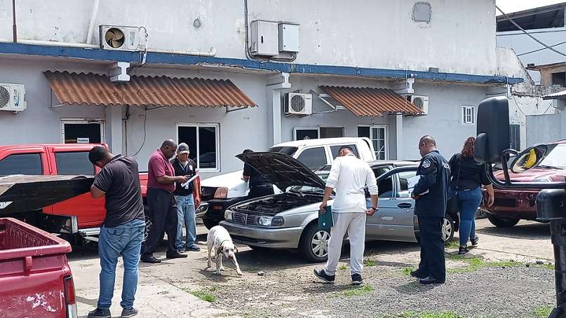 Los vehículos habían sido donados por instituciones del Estado a la fundación “Manos de Dios”.