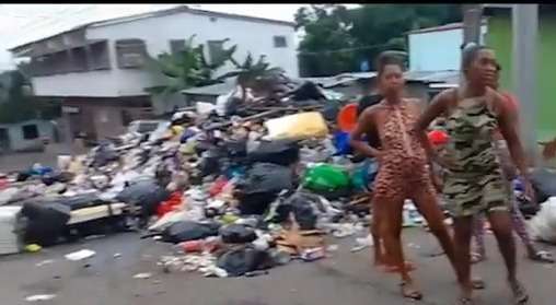 Los pobladores del sector de El Poderoso, San Miguelito, denuncia que tiene semanas que no recogen la basura.