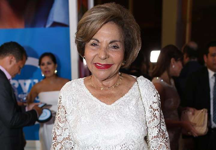 A finales de mayo, la diputada Mayín Correa, de 88 años de edad, se encuentra hospitalizada debido a dificultades cardiorespiratorias.
