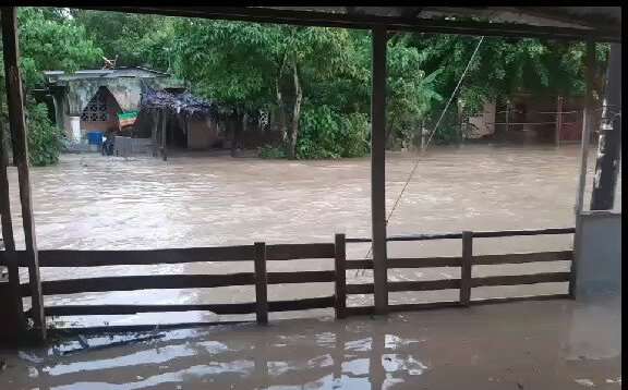 El río Tonosí toma fuerza con las lluvias.