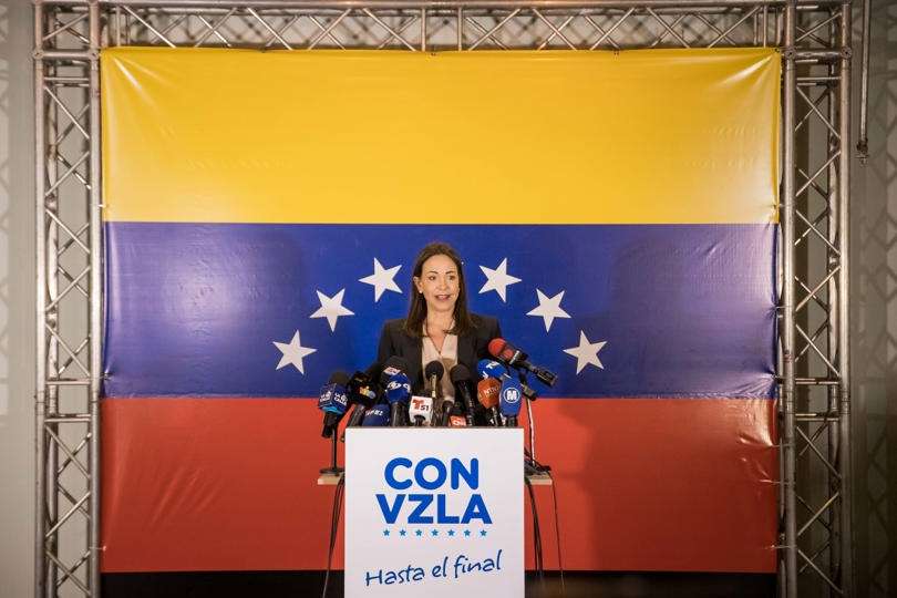 La exdiputada María Corina Machado, ofrece declaraciones a periodistas ayer, en Caracas (Venezuela). EFE