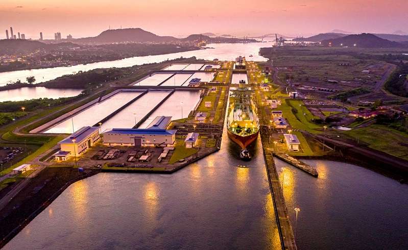 Vista de un atardecer desde el Canal de Panamá. Foto: ACP