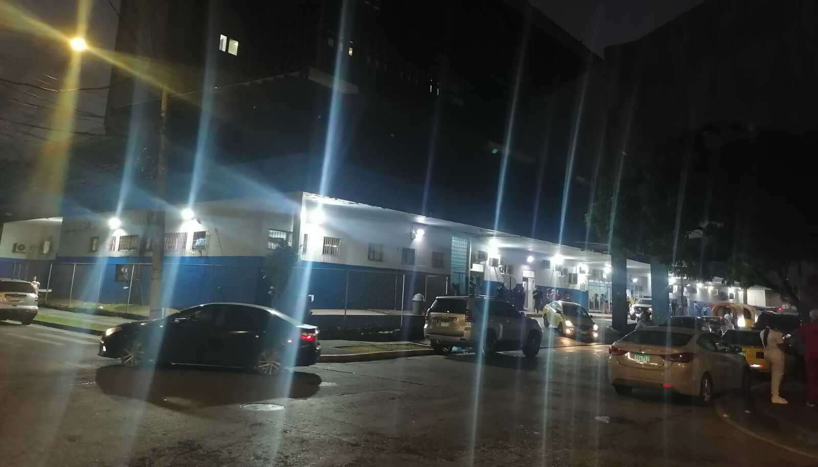 Los dos heridos fueron trasladados al cuarto de urgencia del hospital de Colón.