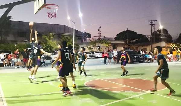 La liga se lleva a cabo en la cancha de baloncesto del Barrio Bolívar, en David. Foto: Cortesía