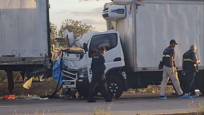 El copiloto del camión refrigerado murió. Foto: Thays Domínguez
