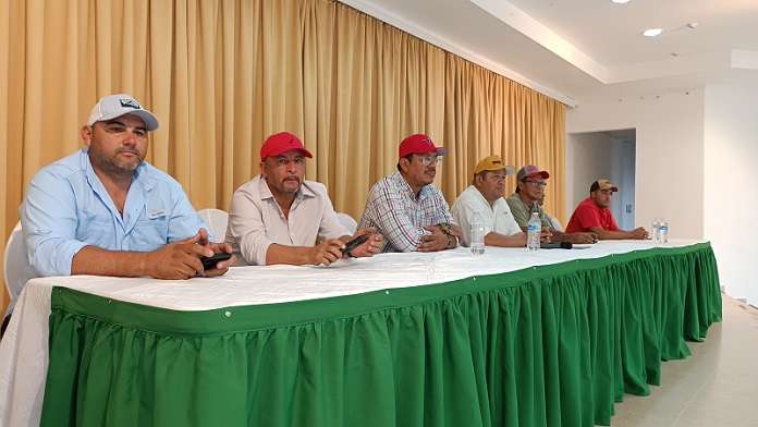 Reunión de miembros de la Federación Nacional de Productores de Arroz.