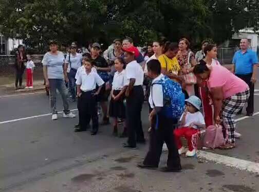 Protestan en la vía Interamericana, altura de Natá. (Foto: D. Santamaría)