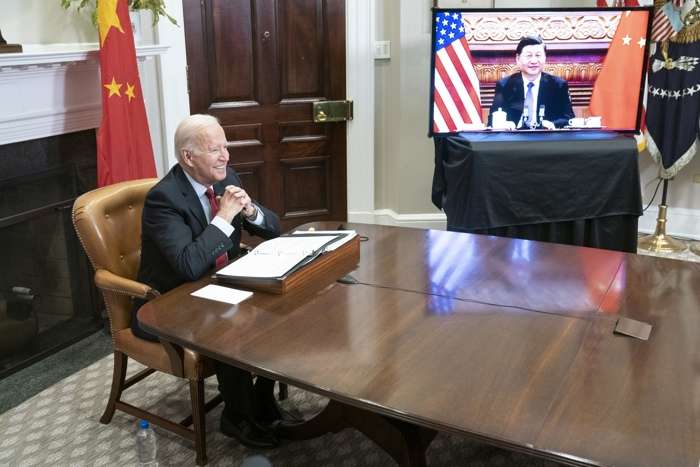 El presidente estadounidense, Joe Biden, habla durante una cumbre virtual con el presidente chino, Xi Jinping. EFE / Archivo