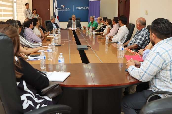Este jueves se llevó realizó una reunión entre el Miviot y representantes de promotoras.