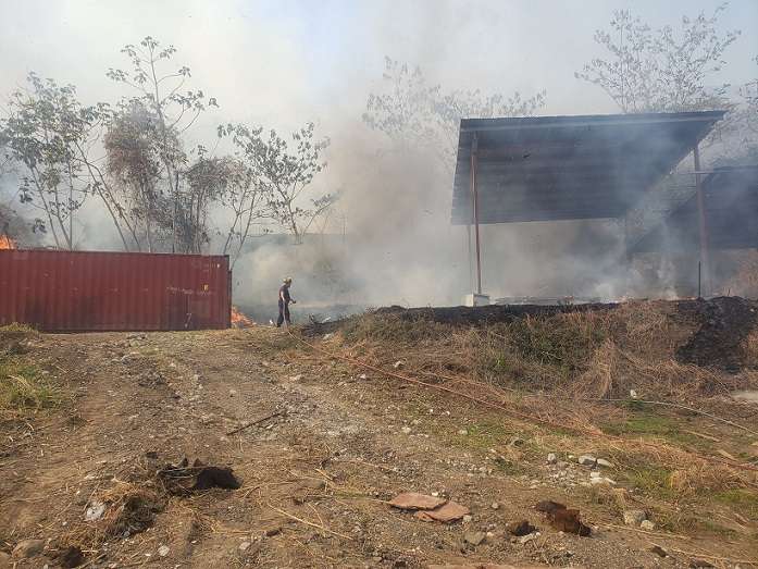 Solo una galera ubicada en Limajos resultó afectada por las llamas.