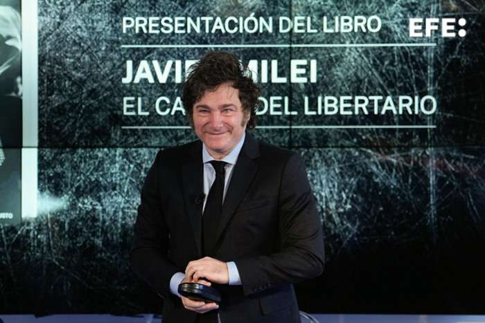 El presidente de Argentina, Javier Milei, durante la presentación de su libro “El camino del libertario” este viernes en el Auditorio del diario &#039;La Razón&#039;, en Madrid. EFE