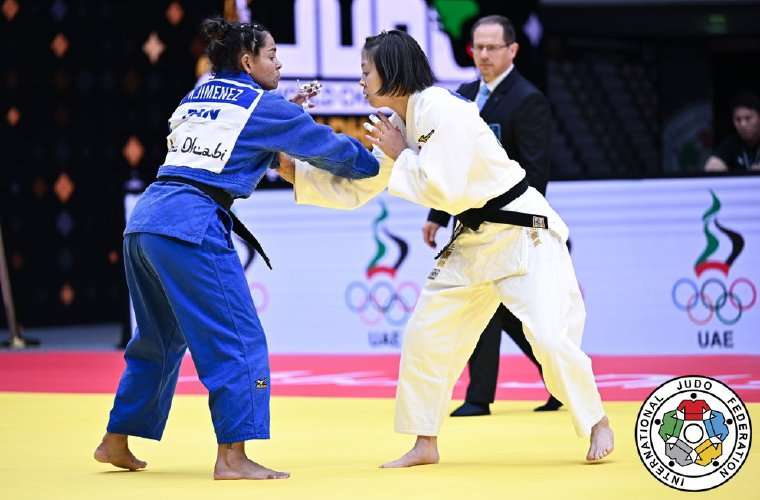 Kristine Jiménez (izq.) durante su participación en el Mundial de Judo, el cual tiene como sede la ciudad de Abu Dhabi, Emiratos Árabes Unidos. Foto: @Kristine52kgPAN