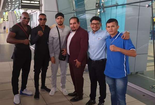 Orlando &#039;Virus&#039; Mosquera junto a su equipo de trabajo, el Clan Mojica Fossatti. Foto: Emanuel Obarrio/ Boxeo Panamá
