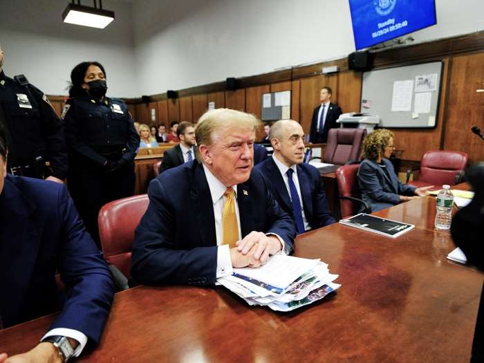 El expresidente estadounidense Donald Trump asiste a su juicio penal en la Corte Suprema del Estado de Nueva York en Nueva York, Estados Unidos. EFE