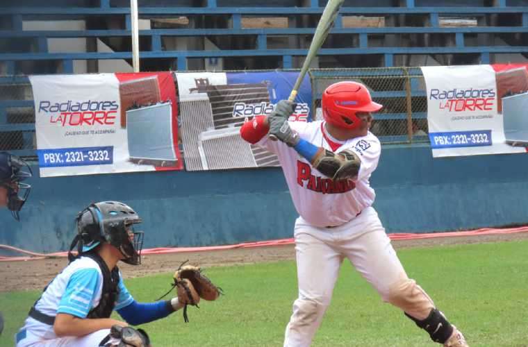 Panamá, representada por las Pequeñas Ligas del Club Activo 20-30 de  Chitré, provincia de Herrera, juega hoy ante Chile. Foto: tripleplaypty