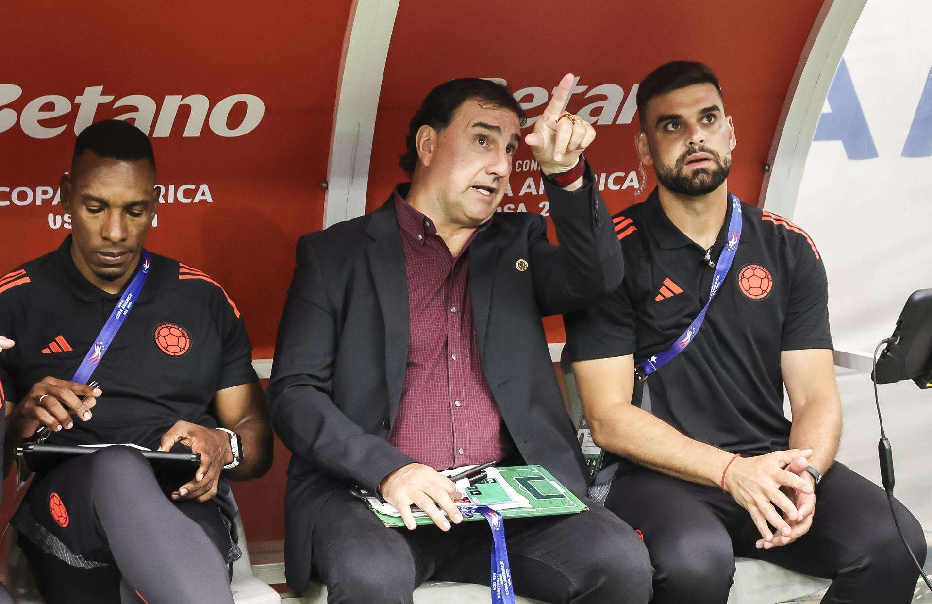 Néstor Lorenzo (c), técnico de la selección de Colombia. Foto: EFE