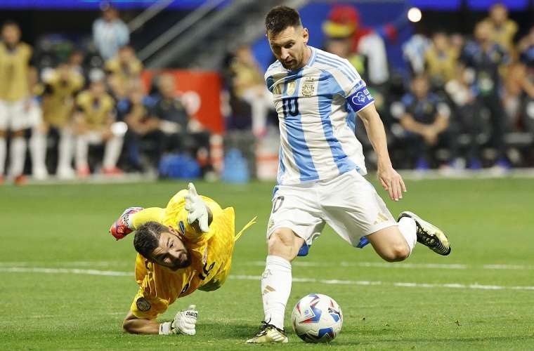 Lionel Messi (der.), la figura principal de Argentina. Foto: EFE