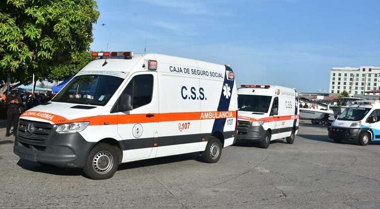 Equipos de ambulancias como parte del operativo.