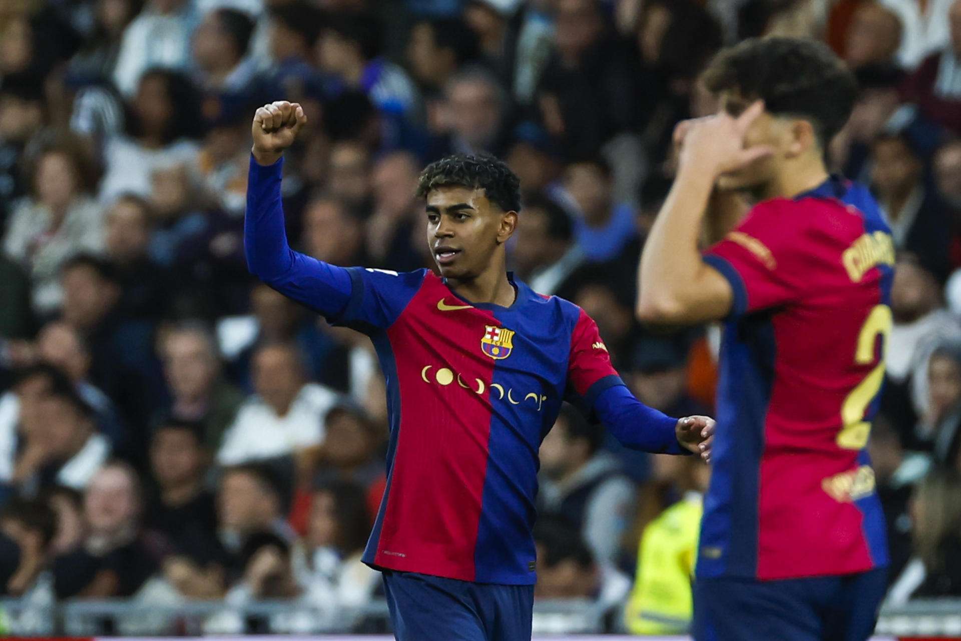 El delantero del FC Barcelona Lamine Yamal celebra tras anotar el tercer gol. / Foto: EFE