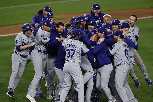 Jugadores de los Dodgers celebran la conquita de la Serie Mundial. Foto: EFE